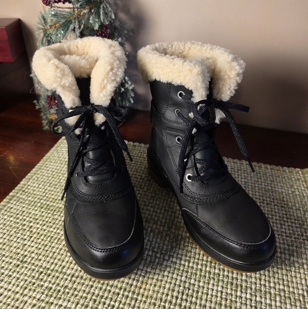 Sorel Black Winter Lace-Up Boots with Cream Sherpa Cuff